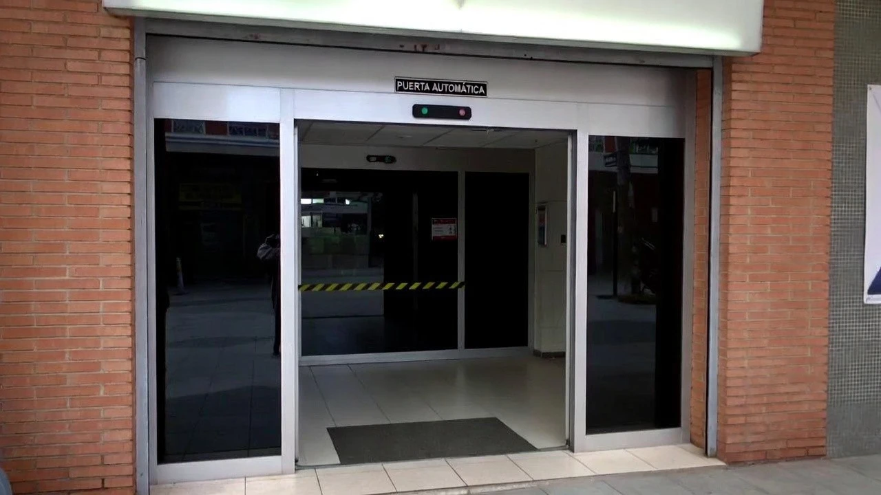 Puerta automatica abierta